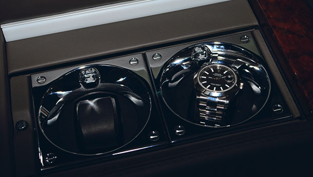 STARTECH Bentley Mulsanne Interior Refinement Watch
