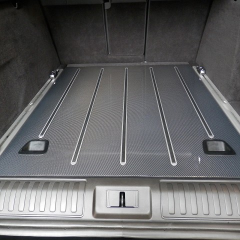STARTECH  Carbon Boden